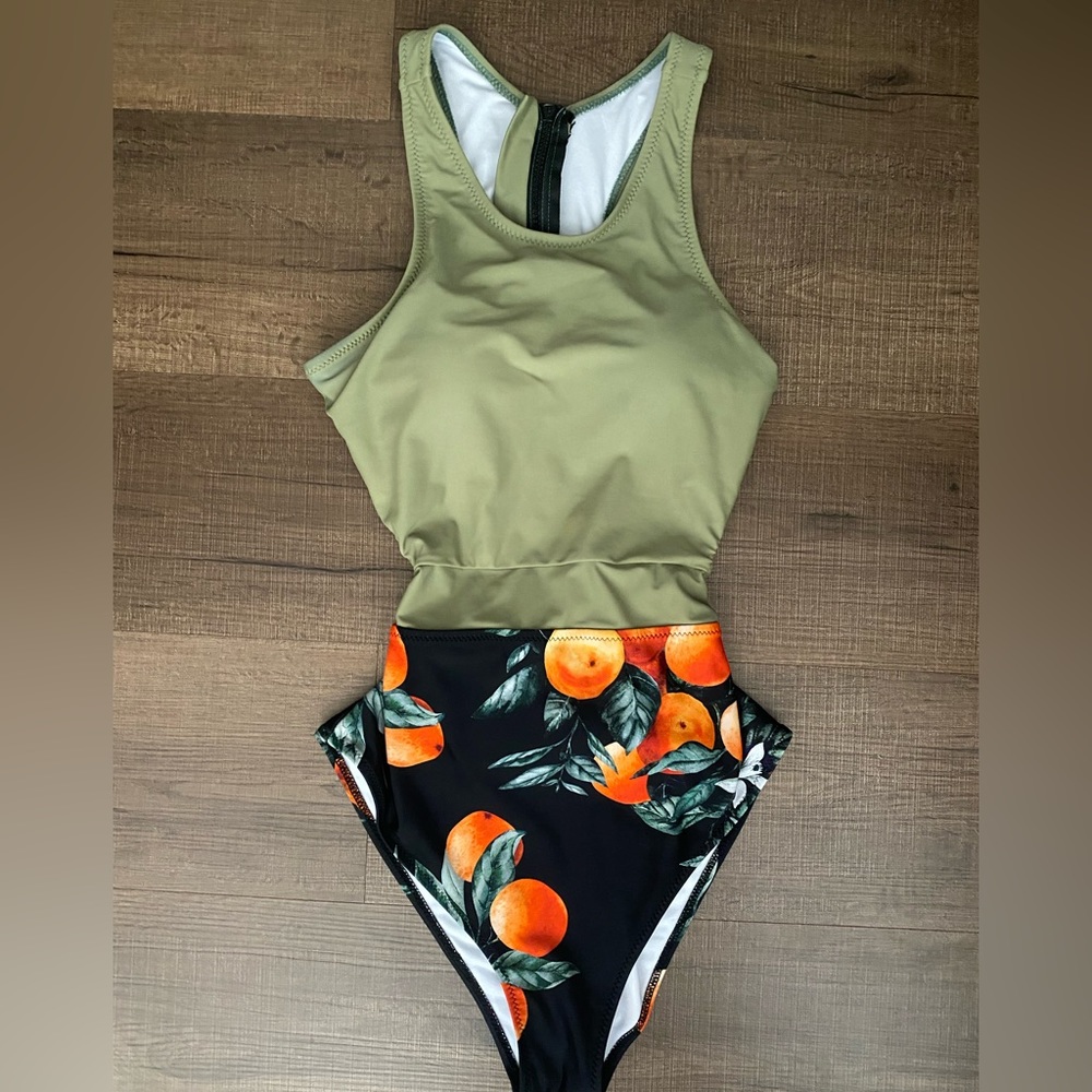 Women’s Cupshe Swimsuit size Large